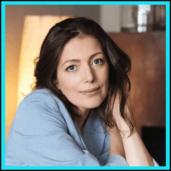 Sarah P from London using The Edison Wave sound therapy for tinnitus UK relief and improved focus.